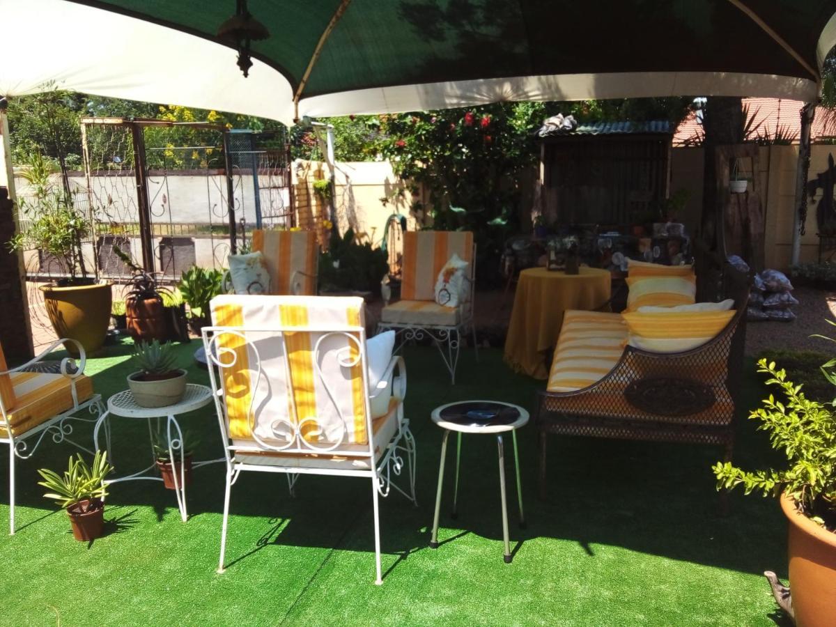 Africas Eden Guesthouse Mookgophong エクステリア 写真