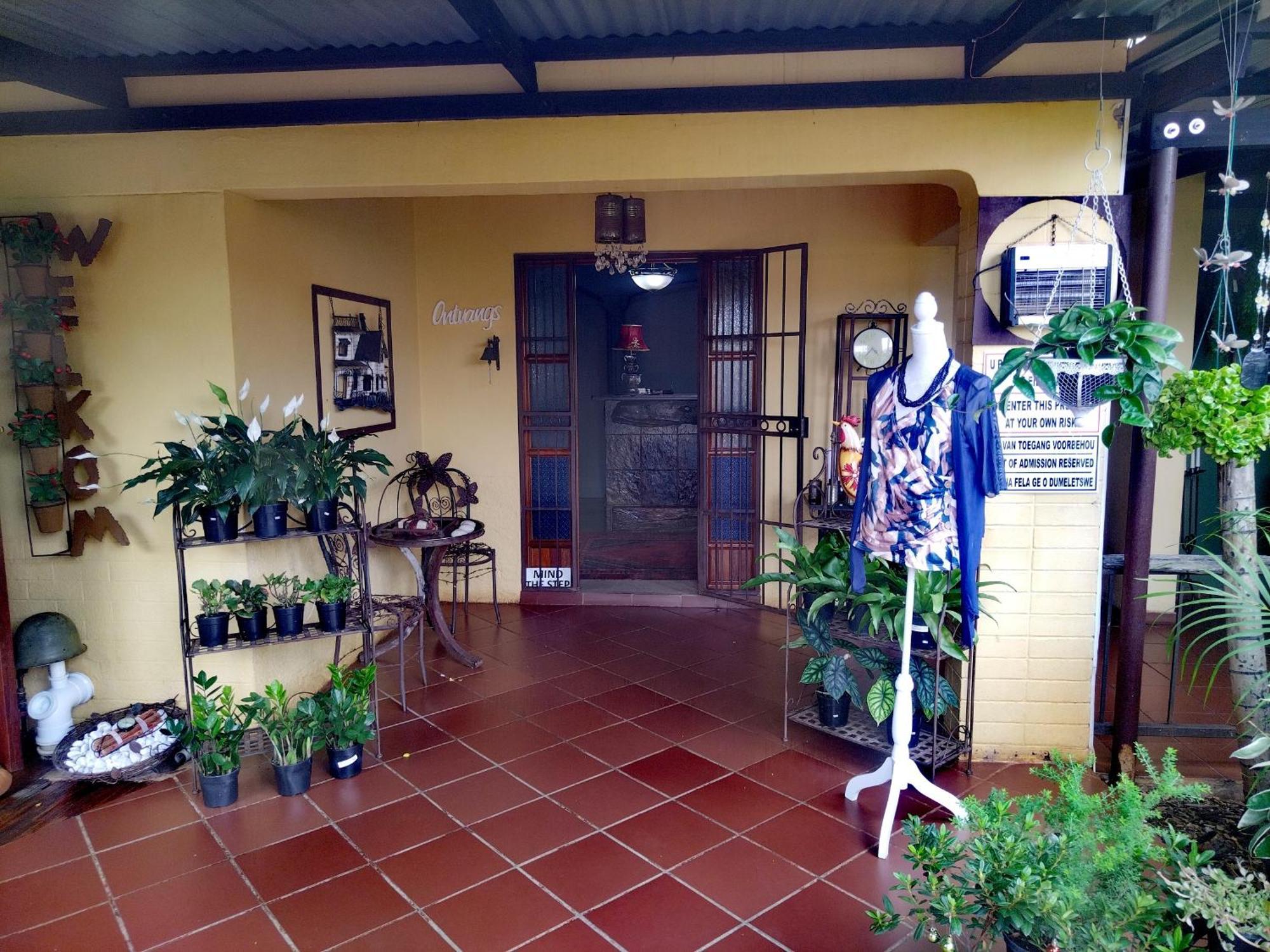 Africas Eden Guesthouse Mookgophong エクステリア 写真