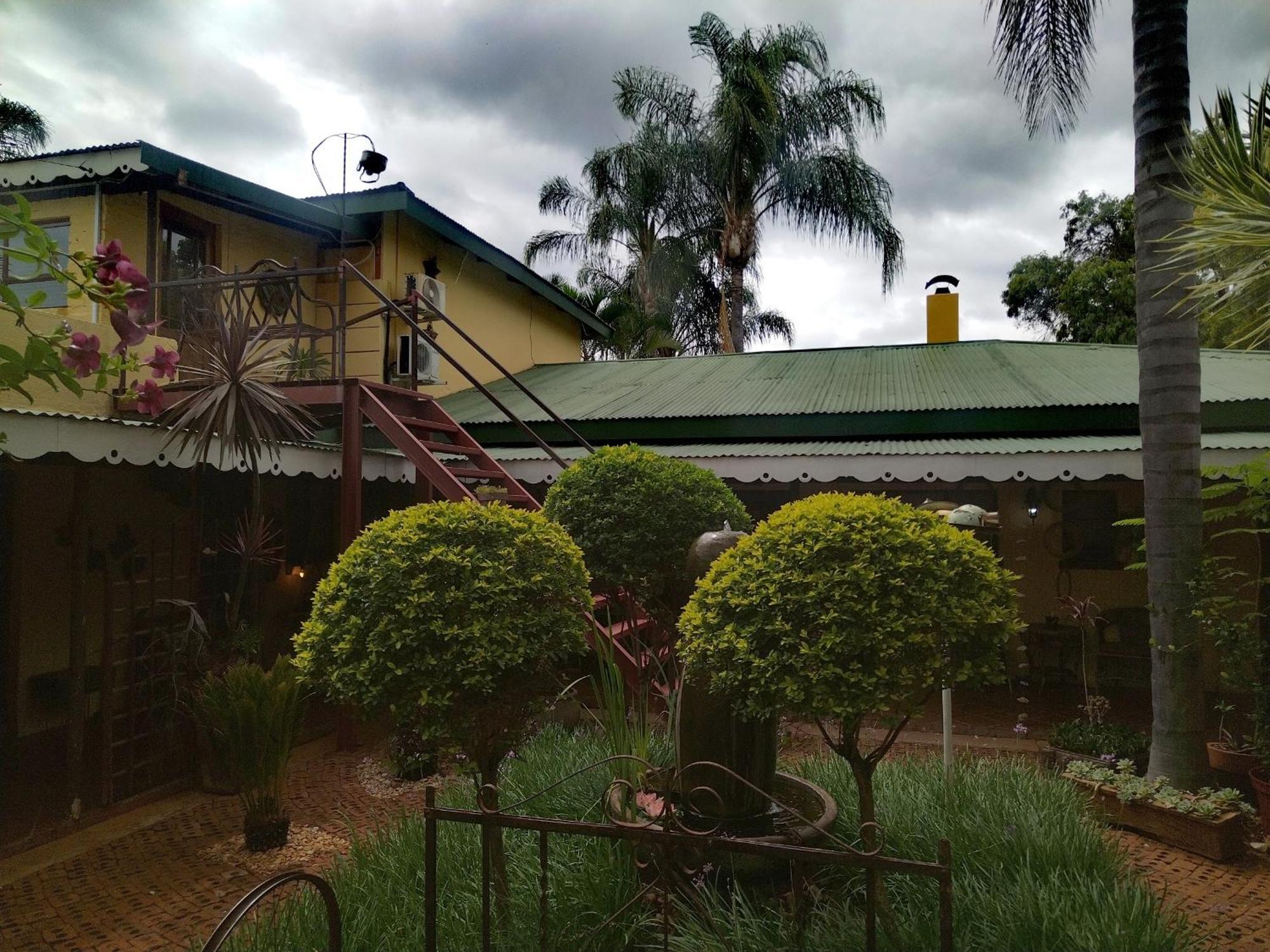 Africas Eden Guesthouse Mookgophong エクステリア 写真