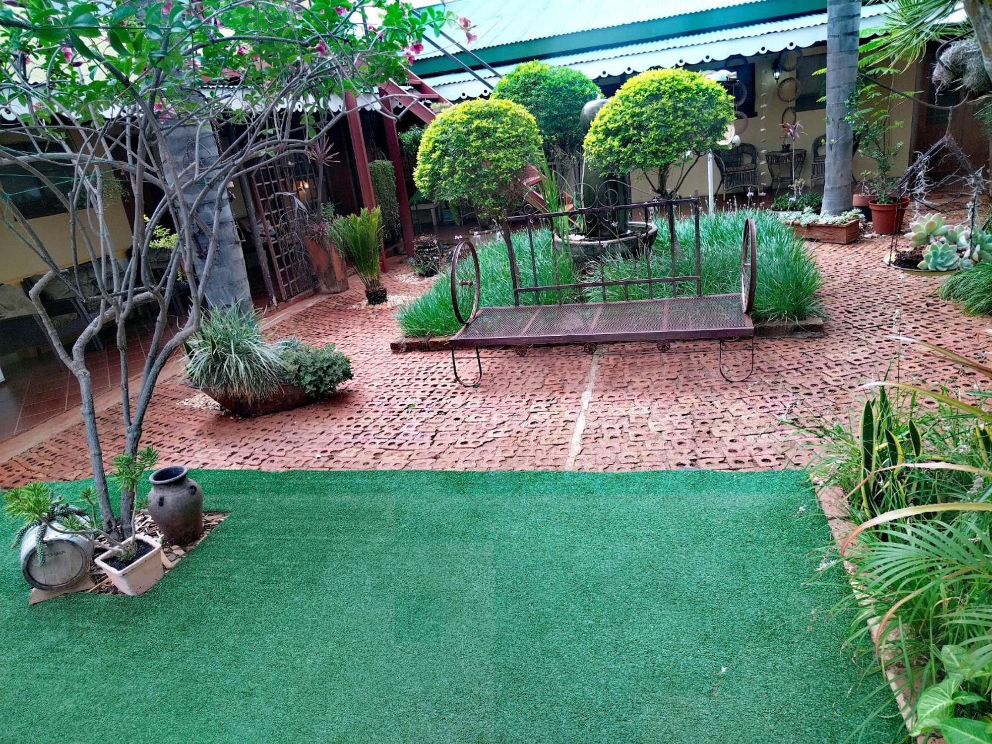 Africas Eden Guesthouse Mookgophong エクステリア 写真