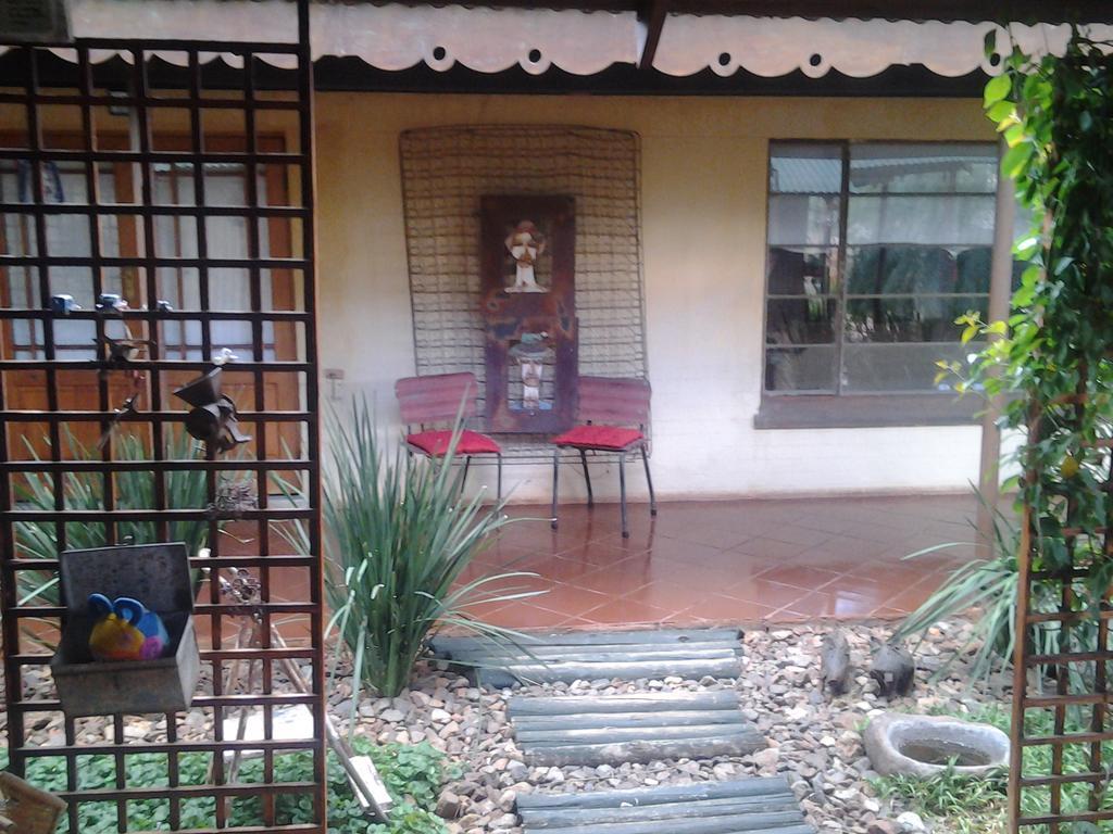 Africas Eden Guesthouse Mookgophong エクステリア 写真
