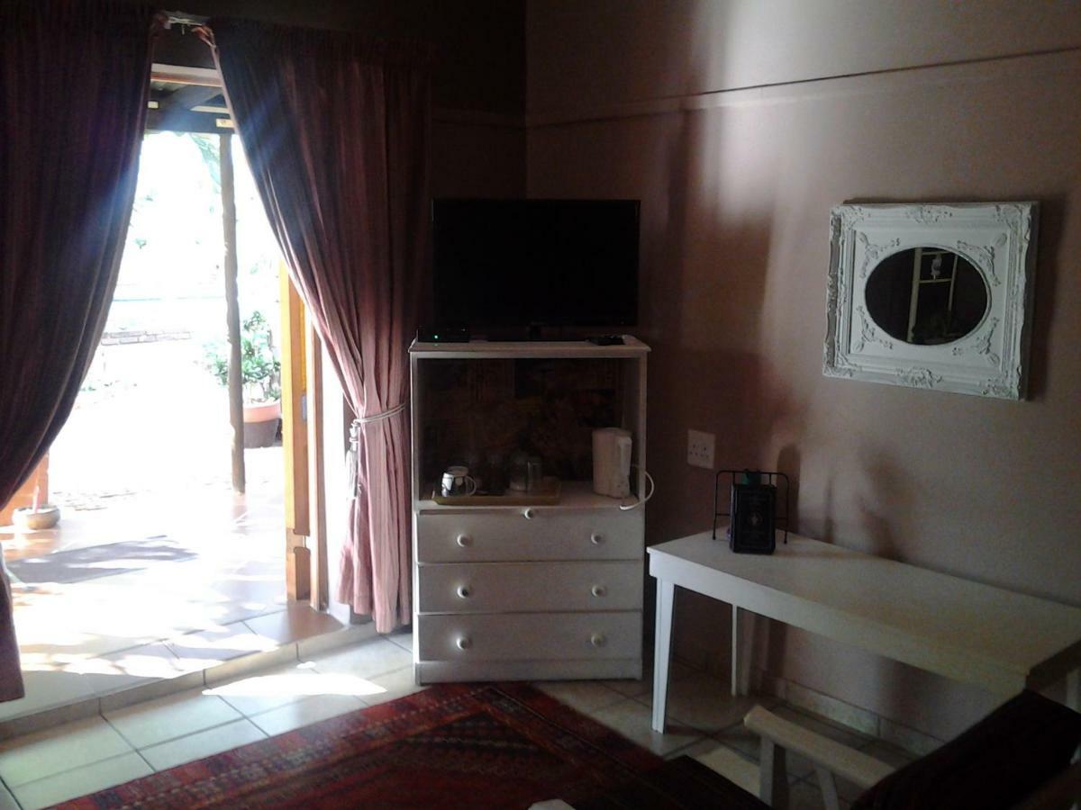 Africas Eden Guesthouse Mookgophong エクステリア 写真